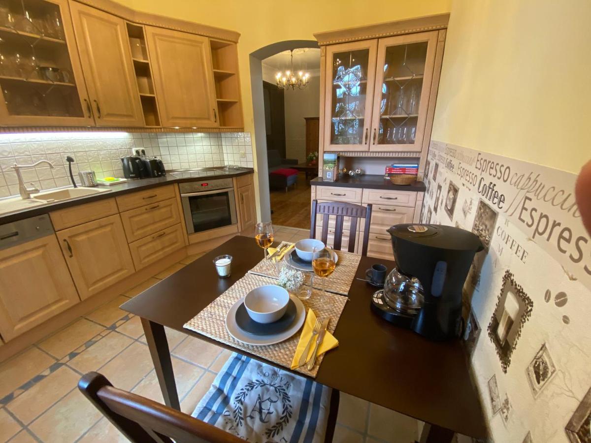 Exklusive Ferienwohnungen Im Gutshaus Viezen Bernitt Extérieur photo