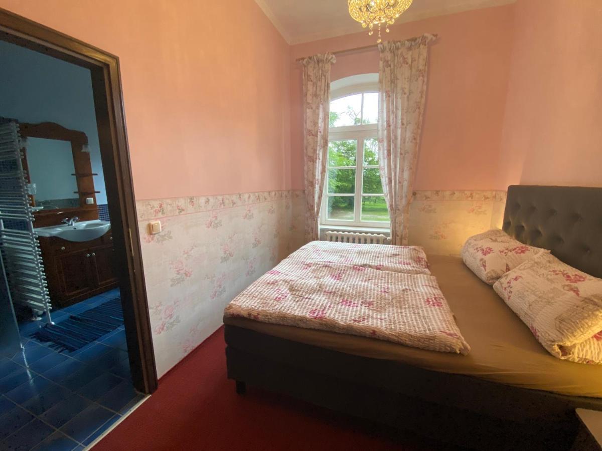 Exklusive Ferienwohnungen Im Gutshaus Viezen Bernitt Extérieur photo