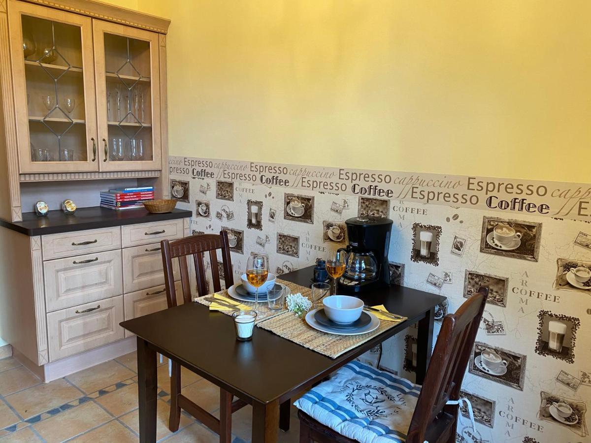 Exklusive Ferienwohnungen Im Gutshaus Viezen Bernitt Extérieur photo