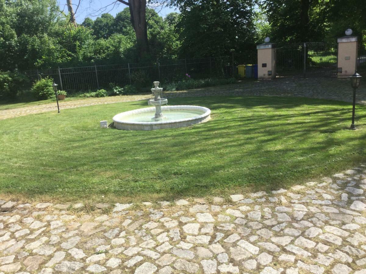 Exklusive Ferienwohnungen Im Gutshaus Viezen Bernitt Extérieur photo