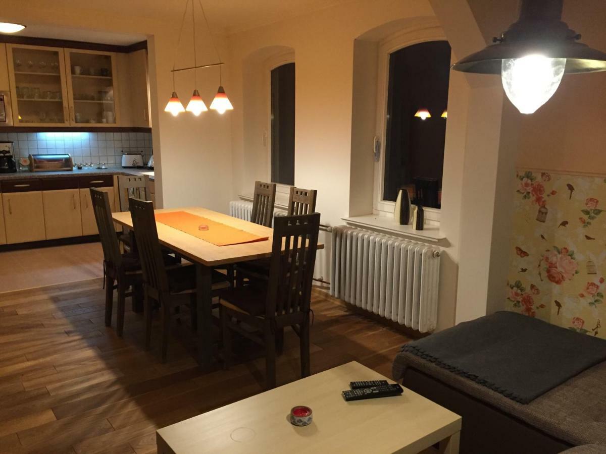 Exklusive Ferienwohnungen Im Gutshaus Viezen Bernitt Extérieur photo